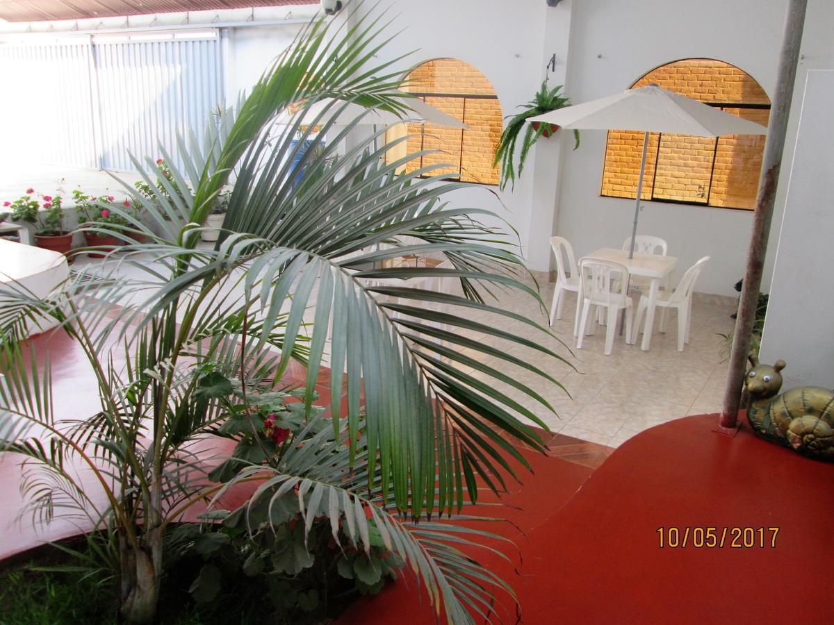 Hostal Caprichos Хуачо Екстериор снимка