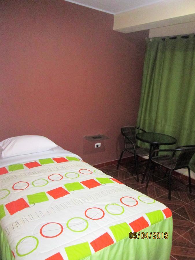 Hostal Caprichos Хуачо Екстериор снимка