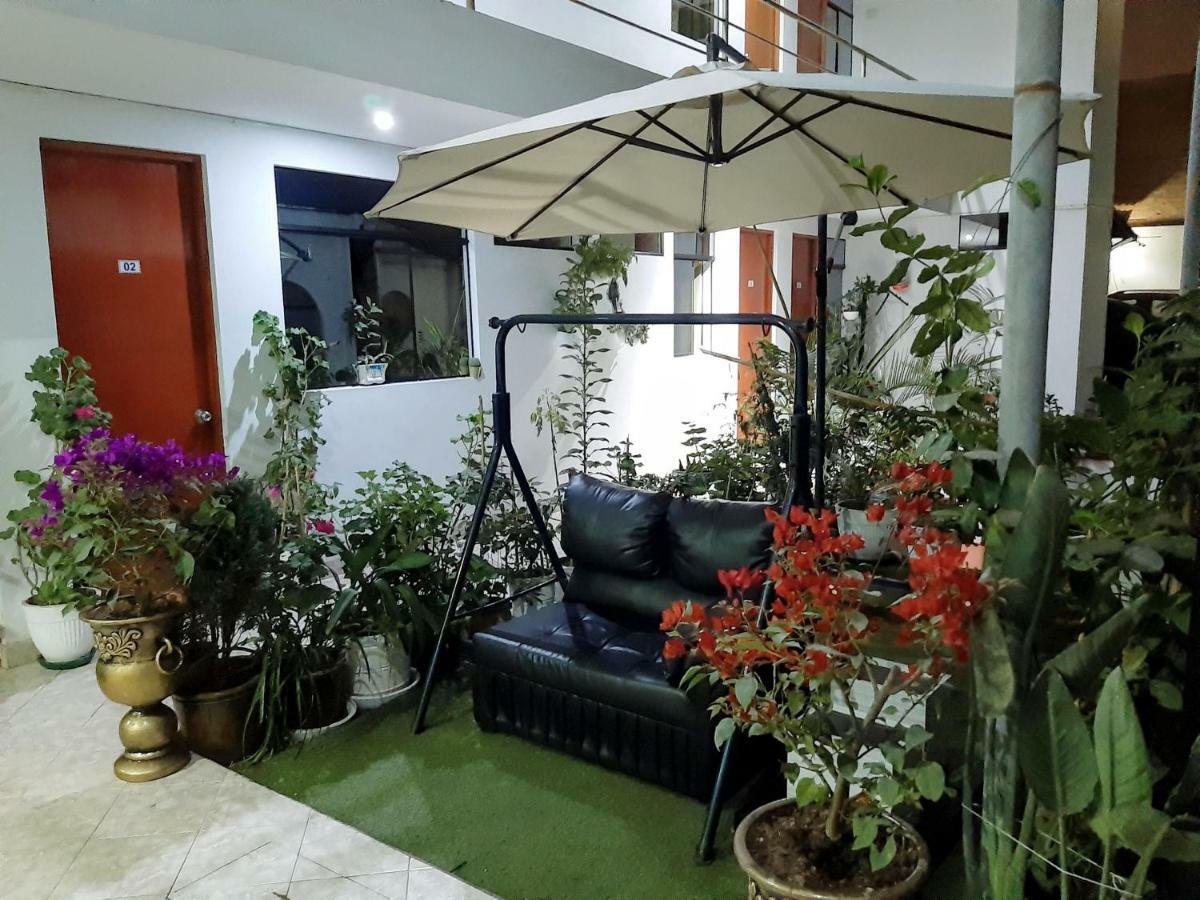 Hostal Caprichos Хуачо Екстериор снимка